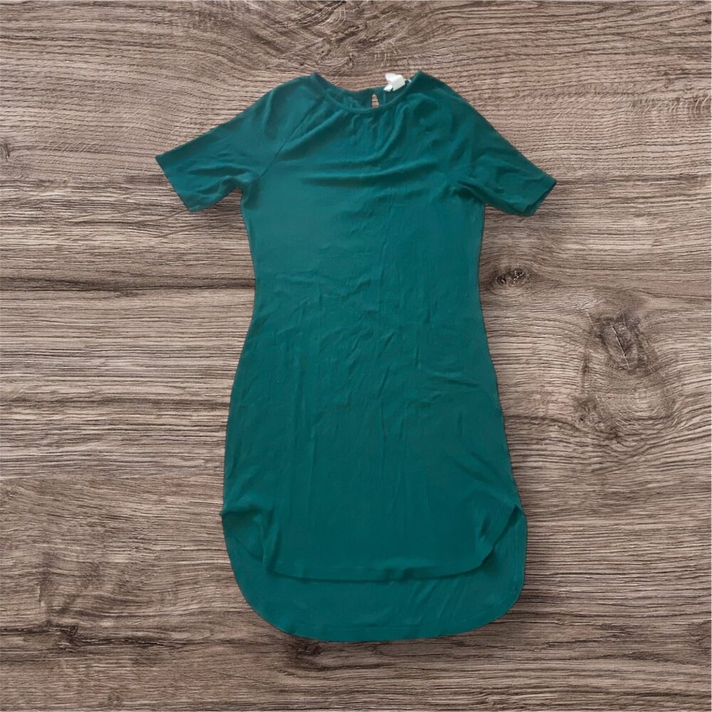 Green Short Sleeve‎ Ribbed Knit Dress With Keyhole Back & High-Low Hem Size M